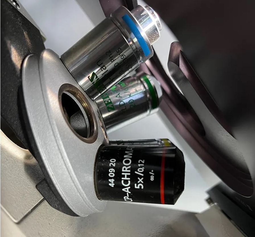 Carl Zeiss Axiovert 40C Detailaufnahme des Mikroskops Carl Zeiss Axiovert 40C Detailaufnahme des Mikroskops