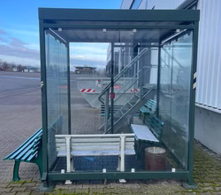 60580_2.jpg Überdachung Köln S mit ESG-Glas Seitenwänden