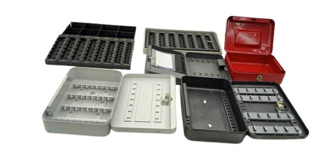 4x key boxes and 2x coin trays