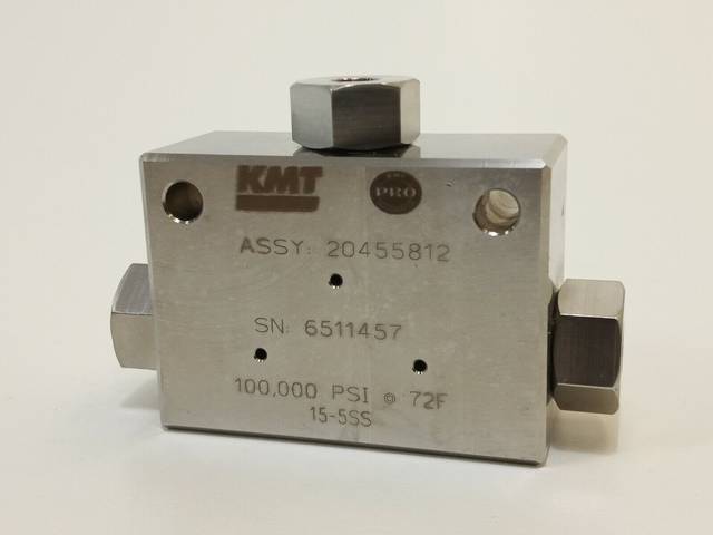 KMT ASSY 20455812 قطعة على شكل T 100,000 PSI حوالي 7000 بار ضغط مرتفع فولاذ مقاوم للصدأ UHP
