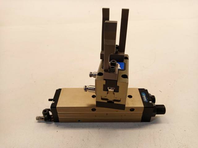 Мини-поворотный модуль Schunk SRU 14.2-W-M 356871 с параллельным захватом JGP 64-1
