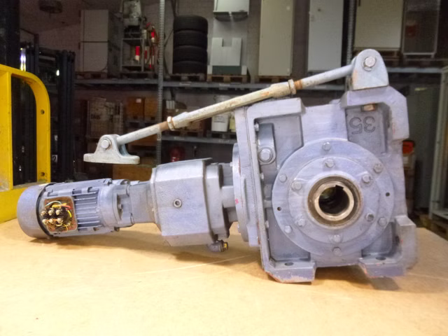 Motor Brook Hansen UD71GC + Renold Schneckengetriebe PM 35-AD 90-7.00_HH-SS