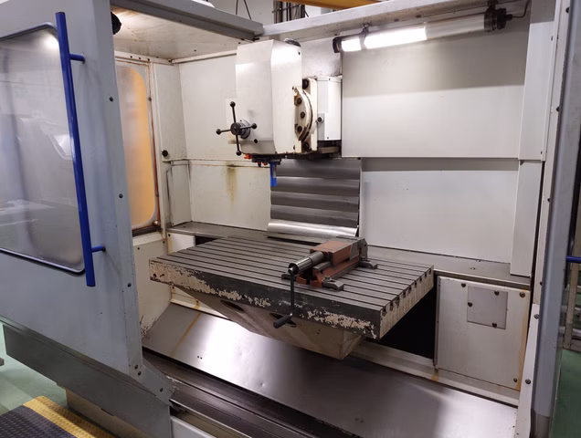 Mikron UM 710/900 Universal-Fräsmaschine CNC Werkzeugfräsmaschine Fräsmaschine