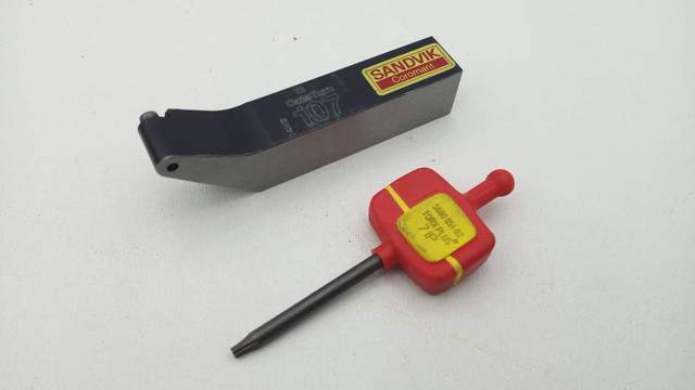 Державка для токарной обработки Sandvik Coromant SRSCR 3225P 06 CoroTurn