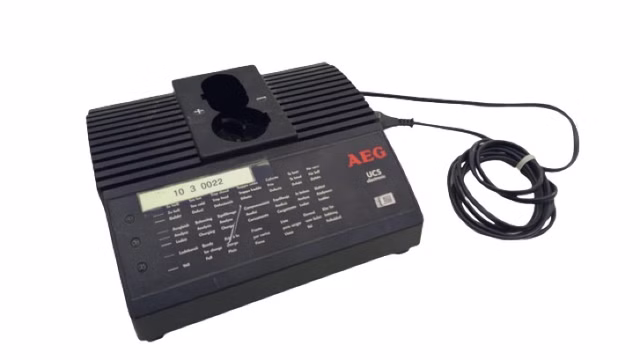 AEG 10 3 0022 UCS Elektronik Akku Ladegerät 24V