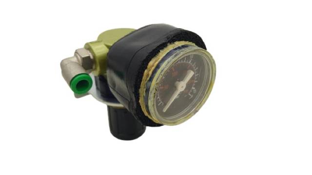 Pneumatic Pressure Regulator 0.5–10 bar with Pressure Gauge and Mounting Bracket
