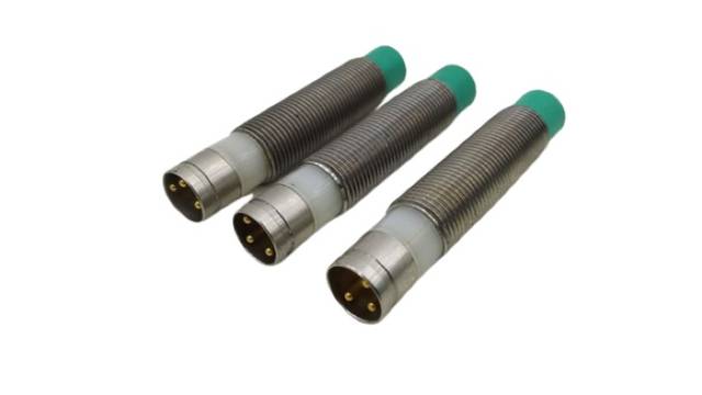 3x Pepperl+Fuchs Y15544 Inductive sensor M18