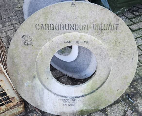 8x Carborundum-Dilunit Large Grinding Wheels 700 - 1000 mm Bore 305 mm