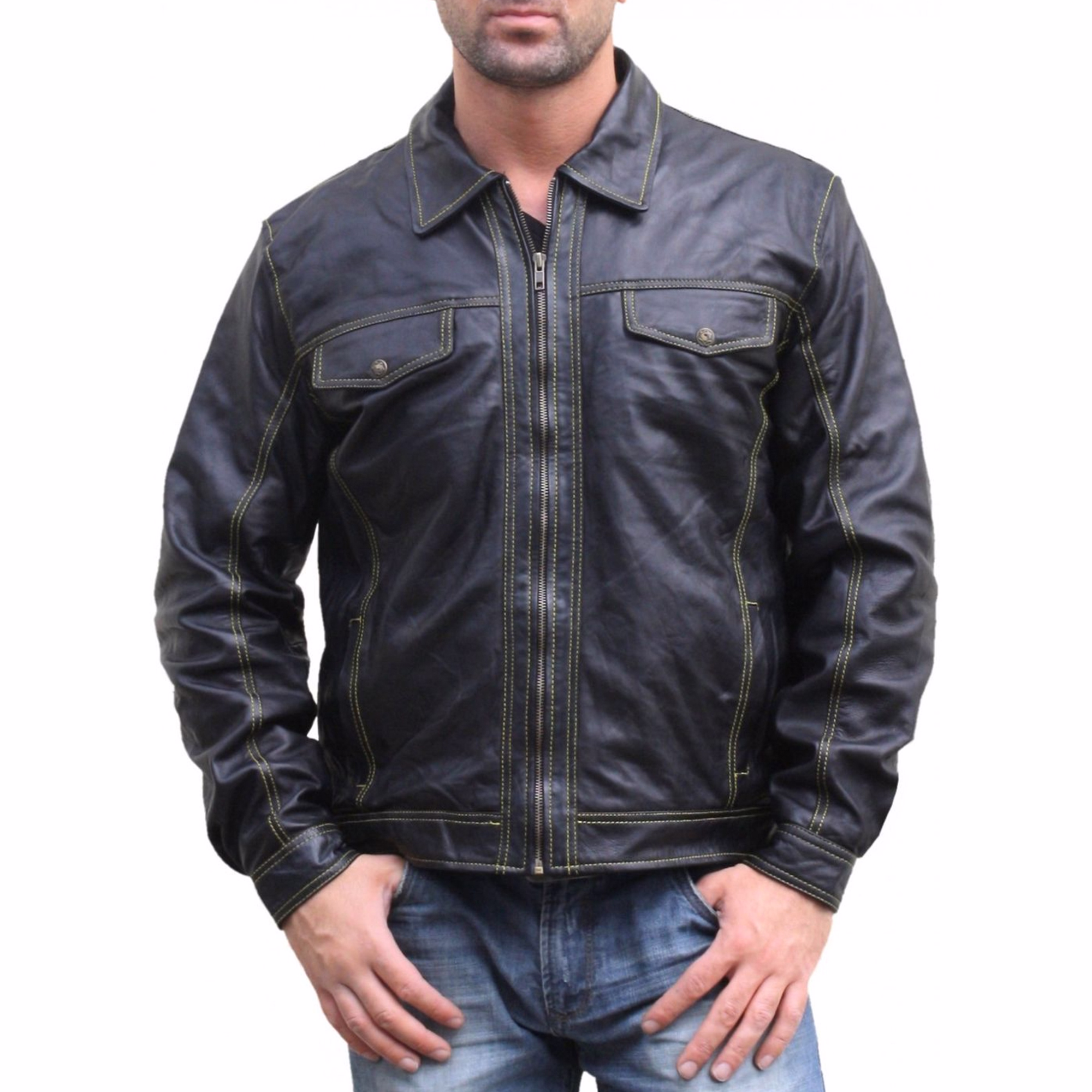 Lederjacke für Herren von German Wear Vorderansicht der Lederjacke für Herren von German Wear aus weichem, echtem Lammnappa-Leder in Schwarz. Mit Reißverschluss, Druckknöpfen an Ärmeln, Brust- und Seitentaschen. Stilvolle, bequeme und trendige Lederjacke für den täglichen Gebrauch.