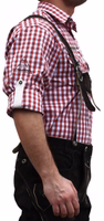 Herren-Bayerisches Trachtenhemd in Rot Seitenansicht des Herren-Bayerischen Trachtenhemds in Rot mit eleganter Stickerei und taillierter Passform. Für Komfort und traditionellen Stil bei Oktoberfest oder Freizeitveranstaltungen. Jetzt online bestellen!