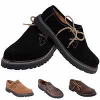 Detaillierte Ansicht traditioneller bayerischer Haferl-Schuhe, vorne und hinten. Runde Kappe, Schnürung, Blockabsatz. Aus weichem Innenleder, in klassischem Schwarz präsentiert.