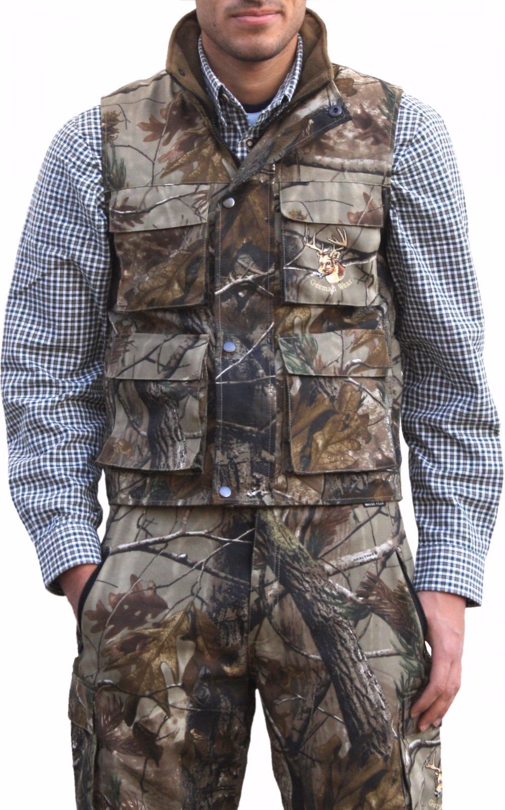 Bestellen Sie die Jagdweste mit Waldmuster und Hirschstickerei aus Polyester-Baumwollmischung für Herren. Hochwertige bestickte Jagdbekleidung für Outdoor-Abenteuer. Jetzt online kaufen – für Qualität und Langlebigkeit.