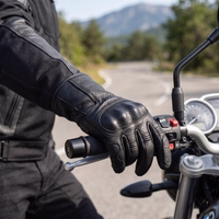 Lifestyle-2-1467-GW400G-M5-Motorradhandschuhe--Motorradbekleidung--Handschuhe--Motorrad-Handschuhe-Schwarz--Lederhandschuhe--Lenkergriff--Motorradhandschuhe--Schwarz--Kalbsleder--Kuh-Motor.jpg