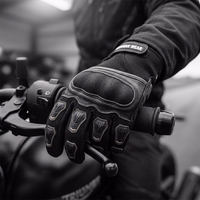 Antihaftende Soft-KEVLAR-Handschuhe GW400G. Diese Handschuhe verfügen über weiches KEVLAR, das ein Anhaften an der Kleidung verhindert und gleichzeitig erhöhten Schutz sowie Komfort bietet. Ideal für den täglichen Gebrauch von Motorradfans. Premium-Produkt