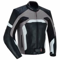 Die graue Herren-Motorrad-Lederjacke wird in einer Front-Seitenansicht präsentiert. Sie verfügt über abnehmbare Protektoren an Armen, Schultern und Rücken für zusätzliche Sicherheit. Zudem sind die erweiterten Ärmel ideal