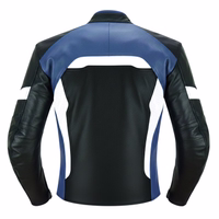In der Rückansicht zeigt die dunkelblaue Herren-Motorradjacke Protektoren an Armen, Schultern, Ellbogen und Rücken. Sie verfügt über Klettverschlüsse am Hals sowie unten über dem Hauptreißverschluss, was für eine sichere Passform und erhöhte