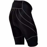 Herren-Radshorts Schwarz/Grau Rückansicht der schwarzen Herren-Radshorts mit elastischem Bund. Für Komfort und Atmungsaktivität konzipiert, mit Lederpolsterung und Coolmax-Gewebe. Deutsche Verarbeitung garantiert flexible Passform und verbindet Stil mit Funktionalität mühelos.