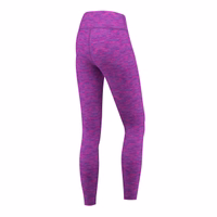 Seitenansicht der German Wear Damen Kompressions Sport Yoga Leggings in Lila Pink Melange mit elastischem Sitz UV Schutz und Atmungsaktivität perfekt für Yoga Laufen und Training jetzt erhalten