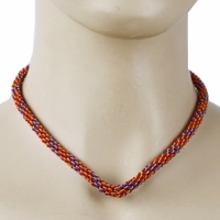 German Wear Traditionelle Kordelkette Vorderansicht der weißen German Wear Traditional Cord Chain mit elegant handgefertigtem gedrehtem Metalldesign für Dirndl Anhänger und Oktoberfest Kostüme zeitloser bayerischer Stil jetzt online kaufen