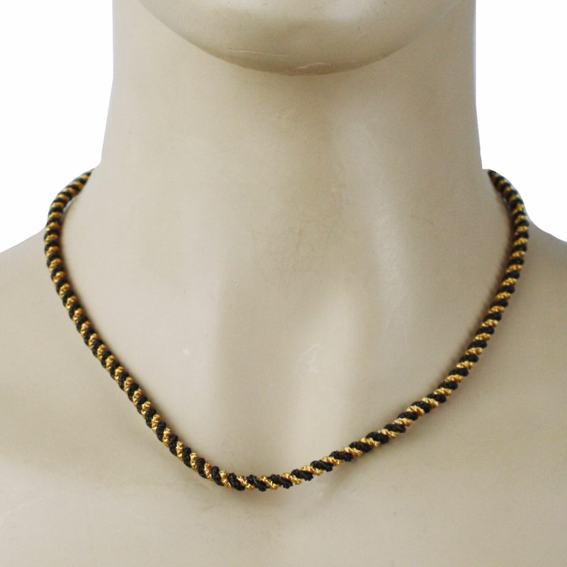 German Wear Traditionelle Kordelkette / Halskette Vorderansicht einer handgefertigten German Wear Traditionellen Kordelkette in Schwarz und Gold, aus gedrehtem Metall für Trachten oder bayerische Kleidung. Perfekt für Oktoberfest jetzt online kaufen