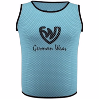 Vorderansicht der German Wear 6er-Pack Fußball-Leibchen in Mittelblau, aus leichtem Mikropolyester mit Dual-Mesh-Struktur – bietet Komfort und Langlebigkeit für Fußball- und Teamtraining als Sportausrüstung. Jetzt kaufen!
