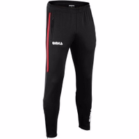 Seitenansicht der OMKA Optima Herren Trainingshose Rot zeigt flexible Passform und Belüftungszonen, ideal zum Laufen, Fitness oder für Alltagstragekomfort. Jetzt shoppen.