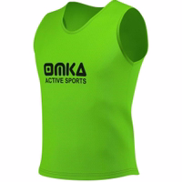 OMKA 6-Pack Sport Bib Side view of OMKA 6-Pack Sport Green Bib displaying lightweight, sleeveless construction ideal for soccer, handball, or volleyball sessions with optimal air circulation. Get online.