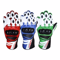 Motorradlederhandschuhe in Blau, Rot und Grün Herren-Motorradhandschuhe aus Leder in Blau, Grün und Rot, gefertigt aus weichem und komfortablem Rindsleder. Mit verstellbaren Riemen für sicheren Sitz und für optimalen Grip konzipiert. Perfekt für Fahrer, online erhältlich.