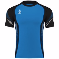 Omka Teamwear Fußballtrikot 100 % Polyester Vorderansicht eines Omka-Sporthemds für Herren aus atmungsaktivem Stoff mit Punktmuster. Das Hemd hat kurze Ärmel, einen Kordelzugverschluss auf der Vorderseite und ist für optimale Schweißabsorption konzipiert.