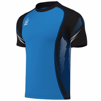 Omka Teamwear Fußballtrikot 100 % Polyester Profilansicht des Omka Herren-Sportshirts in Blau mit Rundhalsausschnitt und kurzen Ärmeln. Dieses Team-Sportshirt ist ideal für Fußball und American Football und besteht aus 100 % Polyester für optimale Leistung.
