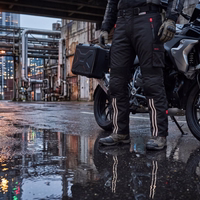 Lifestyle01-172108417-GW322T-Schwarz-Bulldt--motorradhose--Entdecken-Sie-den-ultimativen-Schutz-und-Stil-mit-German-Wear----Motorradhosen--Hochwertiges-Cordura-Polyester-600D--herausn.jpg
