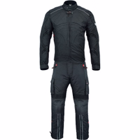 Fahren Sie stilvoll mit der schwarzen Premium-Qualität BULLDT Motorradjacke + Hose. Auffälliges Design, gut sichtbar im Straßenverkehr. Scotchlite 3M-Reflektoren für erhöhte Sicherheit. Vermittelt Exzellenz und Wert. Kostenloser Versand.