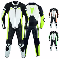 Einteiliger Motorradanzug aus Leder Vorder- und Rückansicht eines einteiligen Motorradanzugs aus gelbem Leder in deiner Nähe Mit atmungsaktiver und winddichter Membran Die Rückenwölbung schützt Kopf und Nacken vor Überdehnung Kostenlose Lieferung verfügbar