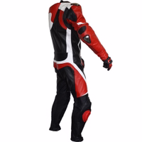 Motorradhose Cordura Textil Kombihose Ziehen Sie alle Blicke auf sich mit dem erstklassigen roten Motorradlederanzug aus Rindsleder in Rückansicht. Austauschbare Knieslider, atmungsaktive Membran, Stretch-Textil-Kniepartien, Metallverstärkungen und auffällige Farben sind erhältlich.