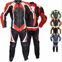 Motorradhose Cordura Textil Kombihose Vorder- und Rückansicht des hochwertigen roten Lederkombis aus Rindsleder von German Wear – Heben Sie Ihr Fahrerlebnis auf ein neues Level mit herausnehmbaren Protektoren, atmungsaktiven Membranen und kräftigen Farben. Beherrschen Sie die Straße mit Stil.
