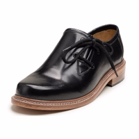 Klassische bayerische schwarze Lederschuhe aus 100 % glattem Leder, ausgestattet mit Schnürverschluss und weichem Lederinnenfutter. Diese traditionellen deutschen Schuhe verkörpern zeitlose Mode und höchsten Komfort.
