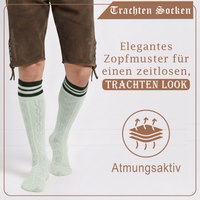 Bayerische Traditionssocken mit elegantem Zopfmuster Traditionelle bayerische Socke in Naturgrün mit sichtbarem Zopfmuster, Nahaufnahme mit Fokus auf die Strickstruktur.
