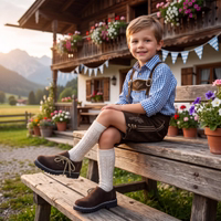 lifestyle-1-DB-1721086275-GW1800-VL-Kinder-Traditionelle-Kinderlederschuhe--Jungen-Maedchen-Haferlschuhe--feinste-echtes-Rindsleder--handgefertigte-Schuhe--seitlich-geschnuerte-Schuh.jpg