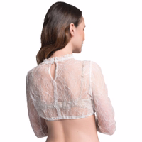 Rückenansicht des traditionellen weißen Dirndlbluse-Modells für Damen, mit eleganter Spitzenarbeit, tailliertem Schnitt und bayerischem Charme – hochwertige Dirndlbluse aus durchgehender Spitze im deutschen Stil für festliche Looks.