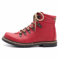 Damen Traditionelle Lederstiefel Seitenansicht Damen Trachtenstiefel Tanja 298 in Rot, besticktes Ziegenleder, Schnürung, Dirndl-Schuhe mit Hirsch-Motiv und atmungsaktivem Lederfußbett. Stilvolle Oktoberfest-Schuhe, Tradition elegant feiern. Jetzt kaufen.