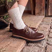 Lifestyle-3-1721086393-GW1801-GL-Bayerische-Traditionsschuhe--bayerische-Haferlschuhe--dunkelbraune-Farbe--Haferlschuhe--traditionelle-deutsche-Schuhe--bayerische-Lederschuhe--seitli.jpg
