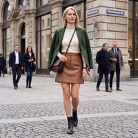 lifestyle-1--4--172108640-Trend451R-Mini-Damenrock--mini-Rock--midi--Lederrock--aus-Leder--Lammnappa--Nappa--echtleder--Trendrock-Trend451R-Mini.jpg