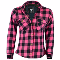 Damen-Motorradshirt im Lumberjack-Stil in Pink, Vorderansicht, BLD1200. Mit Schulter-, Ellenbogen- und Rückenprotektoren. Die beiden oberen Brusttaschen sind jeweils mit einem Knopf verschließbar.