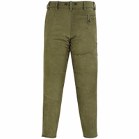 Jagdhose in Jagdgrün aus Nubuk-Leder mit klassischen deutschen Details, sicheren Verschlüssen und feinem Innenfutter – zuverlässig, stilvoll und langlebig. Jetzt online kaufen!