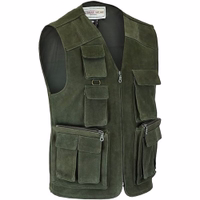 Herren-Jagdlederjacke in Schwarz Seitenansicht einer dunkelgrünen Nubuklederweste mit Frontreißverschluss, ärmellosem Design und großen Reißverschlusstaschen. Die Weste aus 100 % Leder verfügt über ein weiches Polyesterfutter, bequemen Sitz und stylischen V-Ausschnitt.