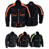 Herren-Motorradjacke in Neon-Orange, Modell BLD325J, in Vorder- und Rückansicht. Ausgestattet mit Protektoren sowie Fronttaschen mit Druckknopfverschluss. Zudem in zwei weiteren Grundfarben erhältlich.