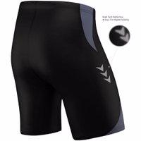 Herren-Radshorts in Grau-Grün Rückansicht eines Mannes in grauen Radhosen mit nahtlosem Design, elastischem Bund und atmungsaktivem COOLMAX-Stoff. Diese mit Sitzpolster ausgestatteten Shorts fördern die Durchblutung und bieten Komfort für lange Fahrten. Teil der Radsportbekleidung von