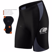 Herren-Radshorts in Grau-Grün Seitenansicht von grauen Herren-Radshorts aus 100 % Elasthan. Die Radhosen verfügen über weiche, komfortable Lederpolsterung für eine hervorragende Passform. „German Wear“ ist an der Seite aufgedruckt und unterstreicht die überlegene Passform und Qualität.