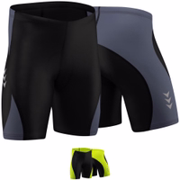 Herren-Radshorts in Grau und Grün Herren-Radshorts in Grau aus weichem, atmungsaktivem Coolmax-Gewebe, gepolstert für Komfort, nahtlos gestaltet und mit elastischem Bund. Diese leistungsstarken Shorts vereinen Stil und Langlebigkeit und spiegeln hervorragende deutsche Handwerkskunst wider.