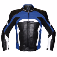 Personalisierte Motorradlederjacke aus feinstem Kalbsleder Erlebe unvergleichlichen Komfort & Sicherheit mit einer personalisierten Motorradlederjacke. Perforierte Lederpartien sorgen für optimale Luftzirkulation, geprüfte Protektoren an Armen & Schultern bieten Rundumschutz. Gratis Lieferung am nächsten Tag.